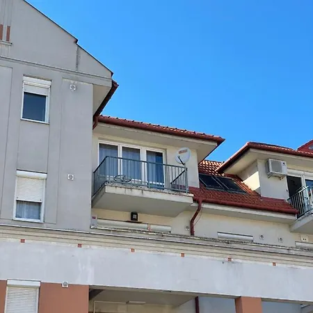 Jola Apartment *